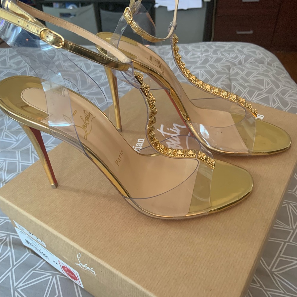 BRANDNEW Christian Louboutin Gold high heel shoes!
